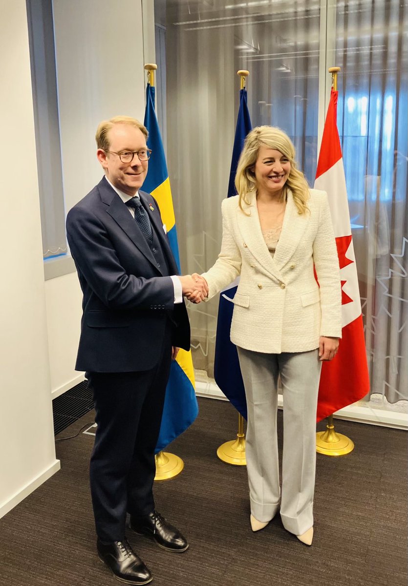 Great to see @MelanieJoly Canada 🇨🇦 at @NATO Foreign Ministers’ Meeting. Thankful for her leadership. Need strong and predictable support to 🇺🇦Ukraine. We have to prepare for long-term confrontation with Russia. Sweden will contribute to the FLF in Latvia under Canada’s