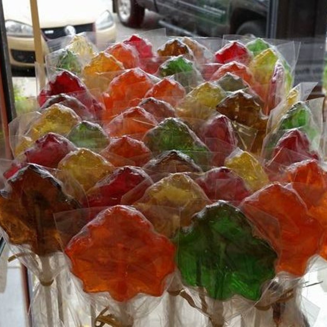 ExploreKeene's tweet photo. Have a sweet tooth? 🍬🍫 Indulge in candy with exceptional flavor from Ye Goodie Shoppe! They have been crafting mouthwatering chocolate, fudge, and more since 1931. Every treat is made with the finest ingredients. Check them out here: https://t.co/w5jkEJDEu4 
#explorekeene https://t.co/Ms08ORrvid