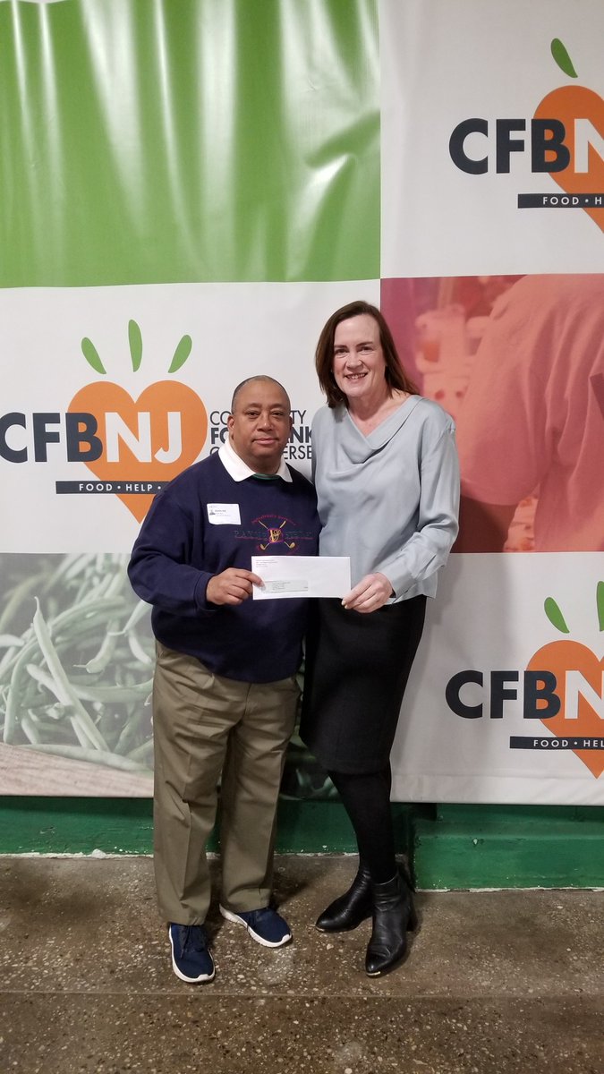 Kevin Hill, the co-chair of the Lena Willis Fund at Central Presbyterian Church in Summit, recently met with our President & CEO to present a $13,500 gift - enough to provide more than 40,000 nutritious meals. Thank you for partnering with us to help our hungry neighbors!