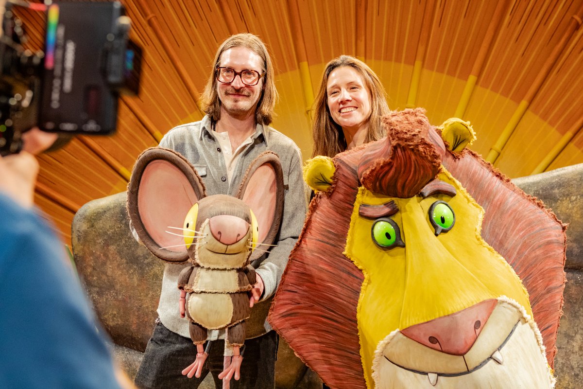 Rachel Bright and Jim Field come to the Rose 😍 We welcomed the amazing the author and illustrator of The Lion Inside to it's world premier stage adaptation 🦁🐭 🚨Don't miss your chance to see this fabulous production 🚨 ☝️Link in bio 📅 28 March - 14 April 📸Csilla Horváth