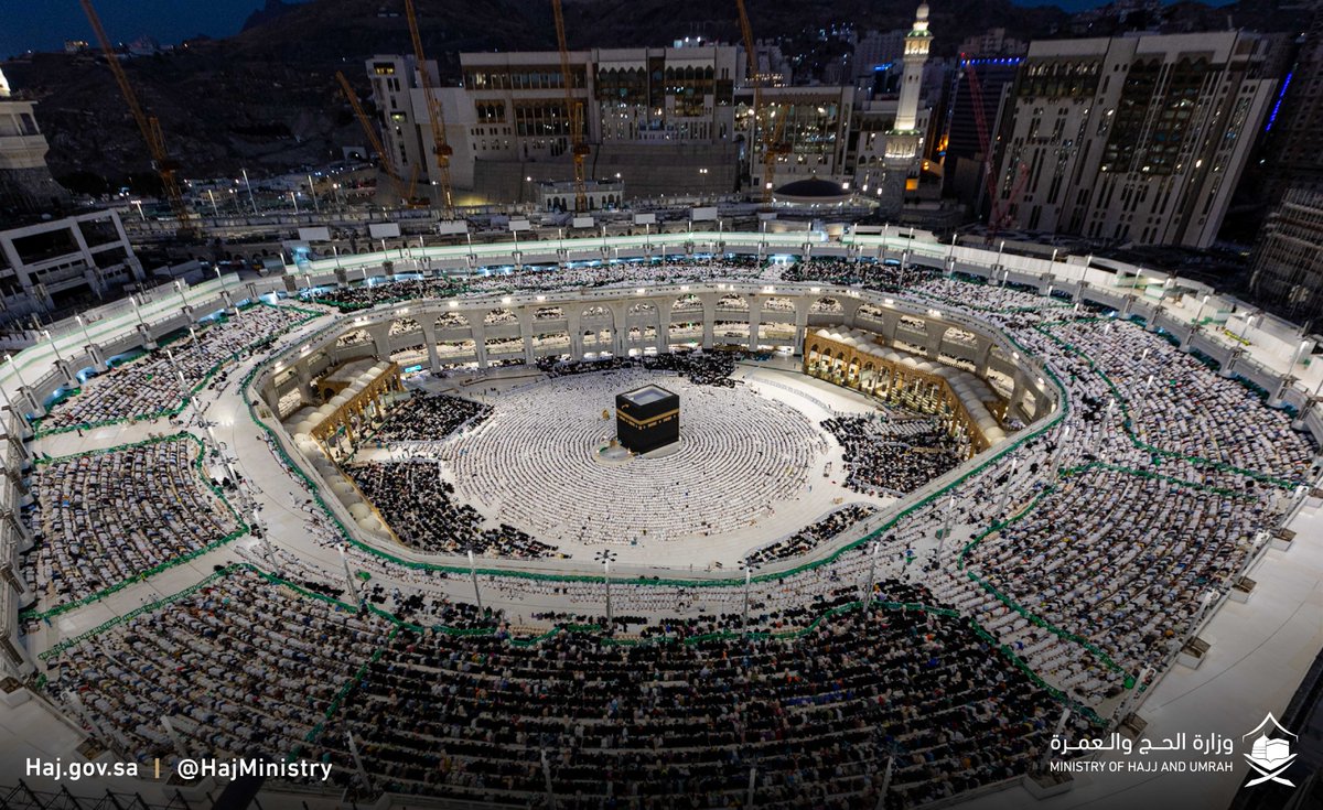 HajMinistry's tweet photo. "هُنا انسكبت أنوارُ خيرٍ ورحمةٍ *
وطابَ مقامٌ للمحب ومنزلُ"

#مكة_والمدينة_في_انتظاركم_بشوق
#يسر_وطمأنينة https://t.co/aae9l0Ynwj