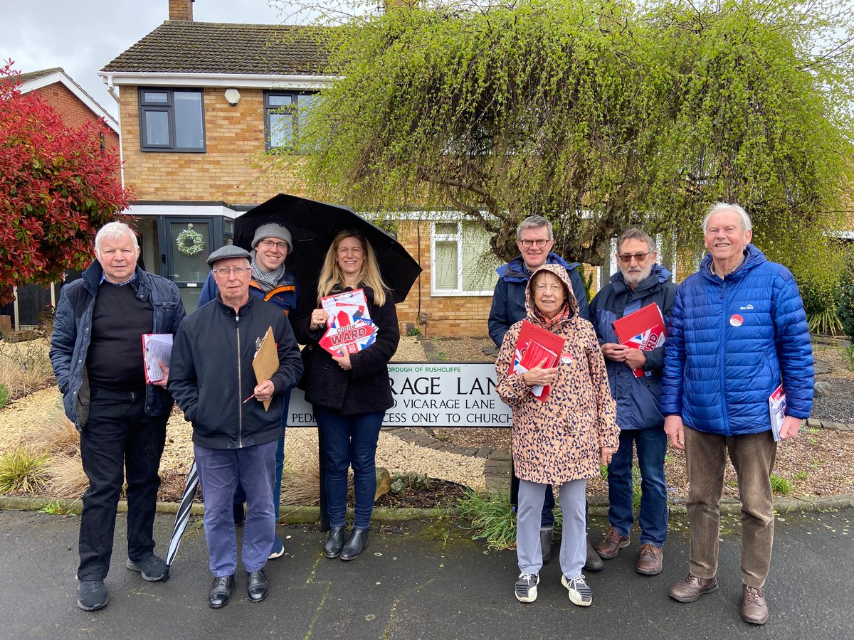 Great to be in Rushcliffe with @jameswnaish campaigning for @ClaireWard4EM. Claire has such a strong record & if elected as Mayor will be a fantastic champion for the East Midlands. Vote Labour on May 2nd to send a message to this failing Tory govt that it is time for change.