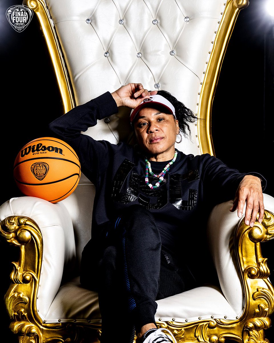 MarchMadnessWBB's tweet photo. The South Carolina standard. 🔥

#WFinalFour x @GamecockWBB https://t.co/xbCOWX9wfS