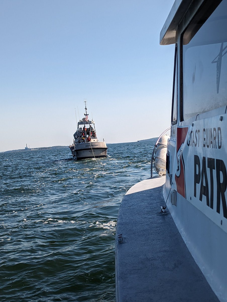 Iron sharpens iron! Auxiliarists from Flotilla Casco Bay, took the opportunity of some beautiful weather to train with Coast Guard Station South Portland, conducting boat crew and tow training. Exercises like this ensure we can work together at a moments notice. 📸 Ashley Hill.