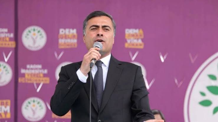 Adalet_007's tweet photo. Van’ımıza pahalıya mal oldu ama ADALET yerini buldu. YSK milletin iradesini görmezden gelmedi. Ve 
ABDULLAH ZEYDAN Başkan dedi.
👏👏👏 https://t.co/mEls3iJxjn