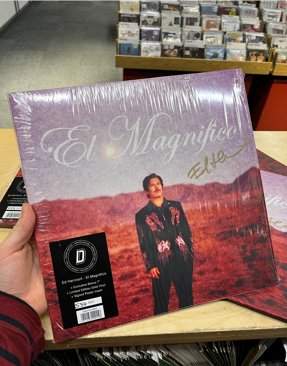 Ed Harcourt has signed our last four remaining @dinkededition versions of 'El Magnifico'. These won't hang around - get yours here: jumborecords.co.uk/music-single.a…