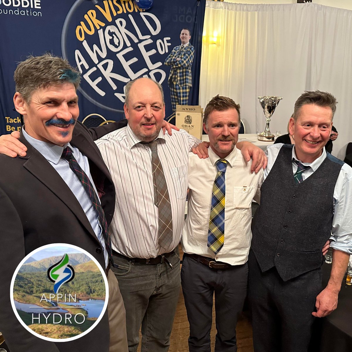 Thank you to David Colthart at Appin Hydro who donated £1 for every mile Rob’s team cycled from Oban to Rome - that’s £1812! David met some of the team at @ObanLorneRFC’s fundraising dinner and wanted to support his fellow Argyll farmers and volunteer firefighters! 💙💛