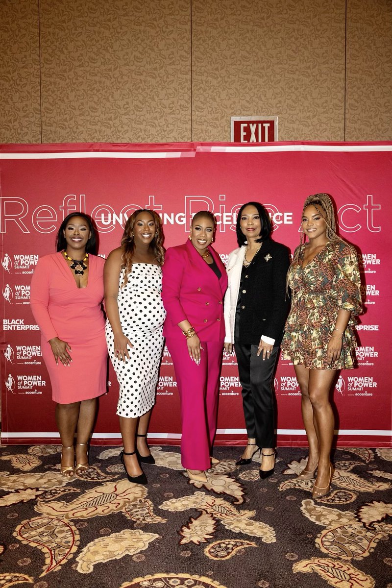 JeroslynDiva08's tweet photo. That pregnancy glow they talk about…..yeah it’s real 🤰🏾✨ Another beautiful moment to add to my phenomenal pregnancy journey was co-hosting the @blackenterprise Luminary Awards
#GoGetter #FierceAndFocused #BlackEnterprise #pregnancylife #babybump #BEWPS https://t.co/Ozmc7apDN1