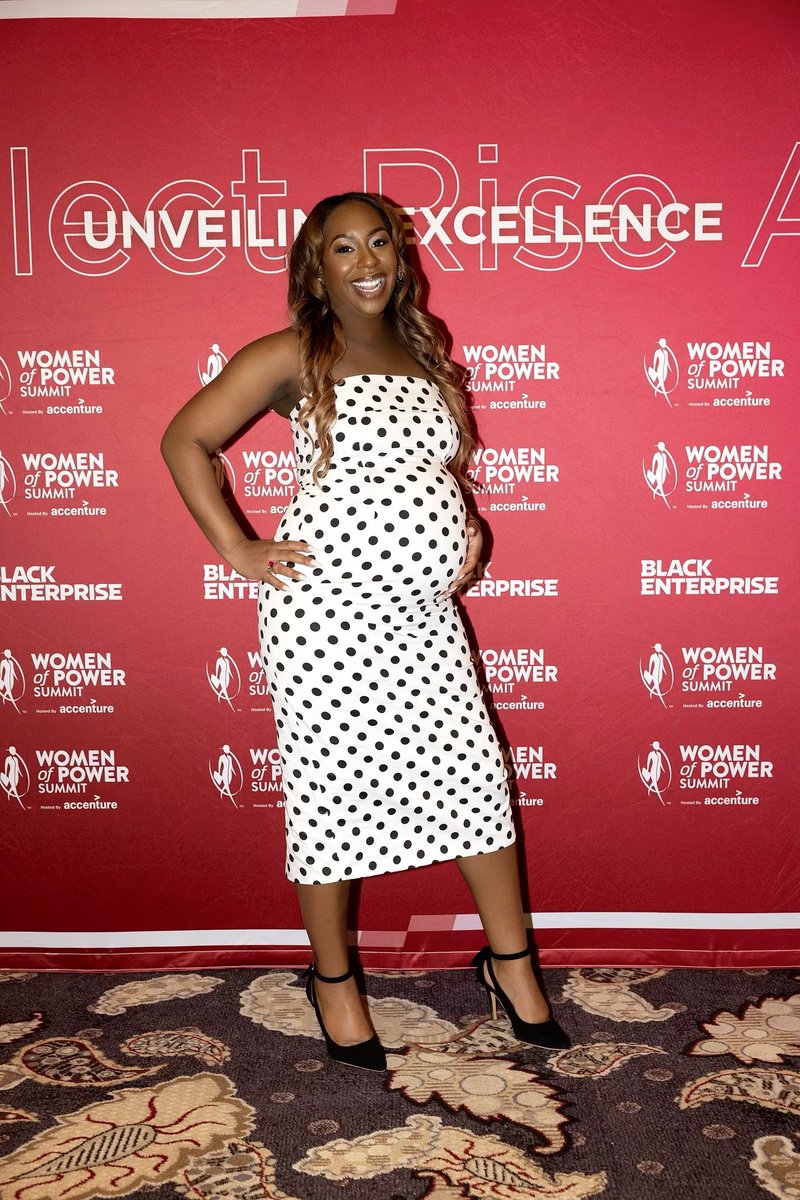 JeroslynDiva08's tweet photo. That pregnancy glow they talk about…..yeah it’s real 🤰🏾✨ Another beautiful moment to add to my phenomenal pregnancy journey was co-hosting the @blackenterprise Luminary Awards
#GoGetter #FierceAndFocused #BlackEnterprise #pregnancylife #babybump #BEWPS https://t.co/Ozmc7apDN1