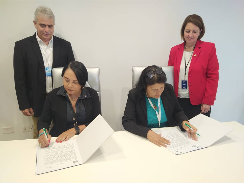 BIOCENCU's tweet photo. En el marco de #BioHabana2024 @BIOCENCU firma varias cartas de intención y de entendimiento. #NoNosDetenemos #ApuestaDeLaCiencia #PorLaVida https://t.co/GTSavTF7rF