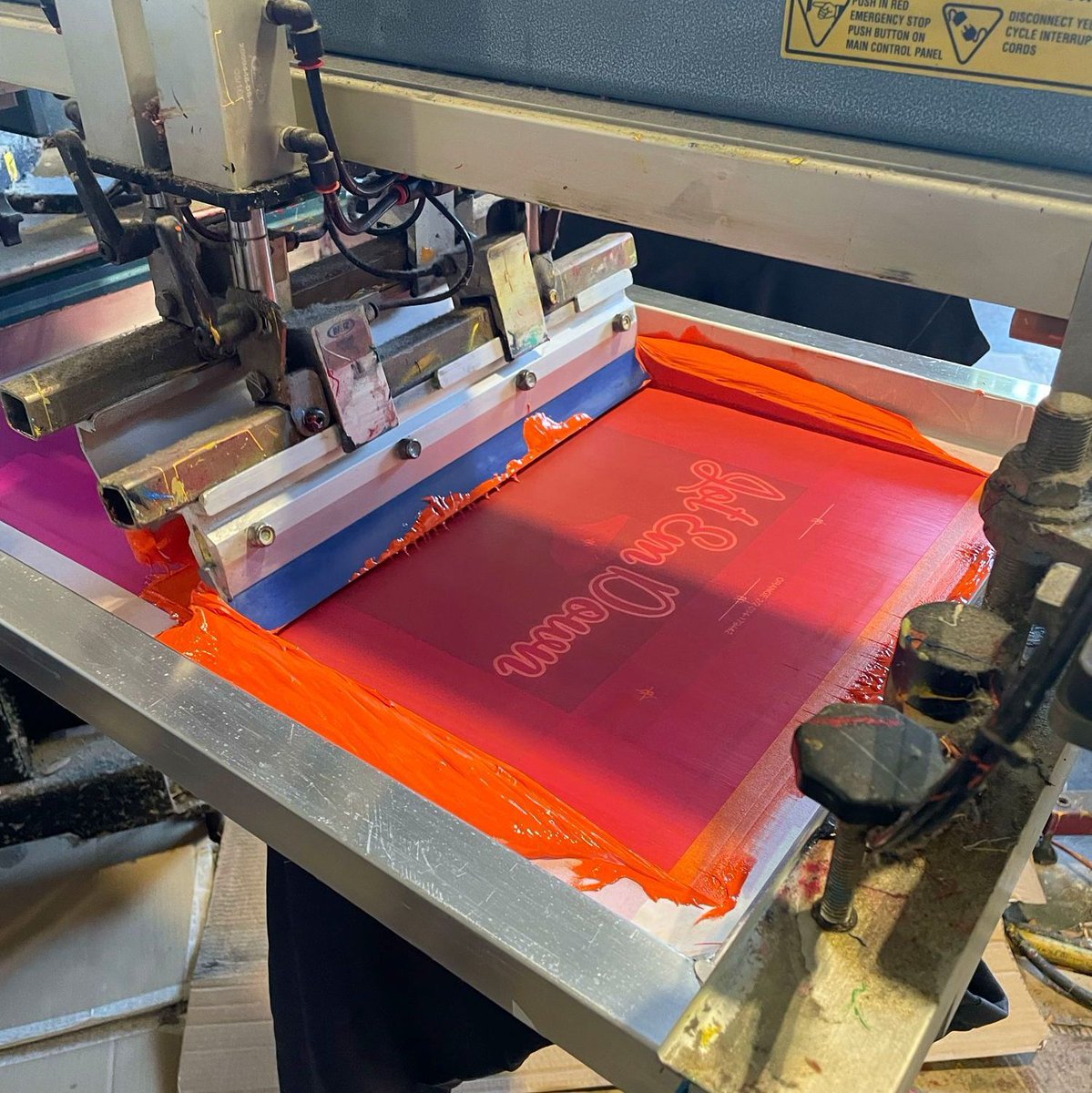 BakersSports's tweet image. During ➡️ After - #Screenprinted gear for @EastForsythFB!❗👏

Swipe for a #Production picture of their #Embroidered threads at the end!

Sending a big thanks to @coachdcanon for working with Klay Killingsworth on this #BakersMade order!

#FootballSeason #TeamSports