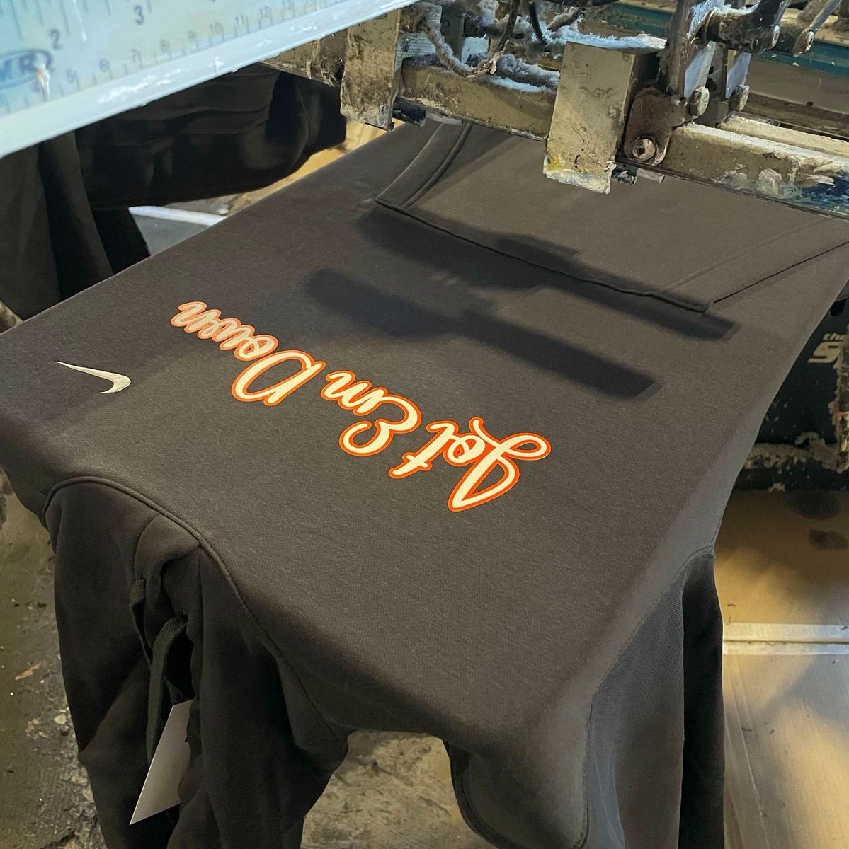 BakersSports's tweet image. During ➡️ After - #Screenprinted gear for @EastForsythFB!❗👏

Swipe for a #Production picture of their #Embroidered threads at the end!

Sending a big thanks to @coachdcanon for working with Klay Killingsworth on this #BakersMade order!

#FootballSeason #TeamSports