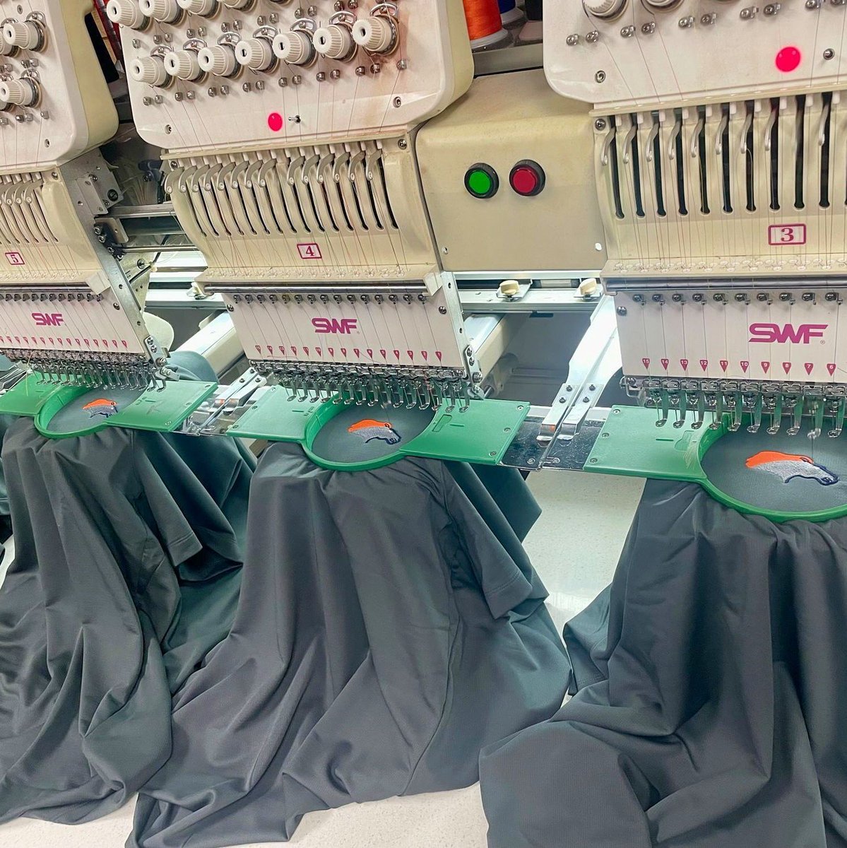 BakersSports's tweet image. During ➡️ After - #Screenprinted gear for @EastForsythFB!❗👏

Swipe for a #Production picture of their #Embroidered threads at the end!

Sending a big thanks to @coachdcanon for working with Klay Killingsworth on this #BakersMade order!

#FootballSeason #TeamSports