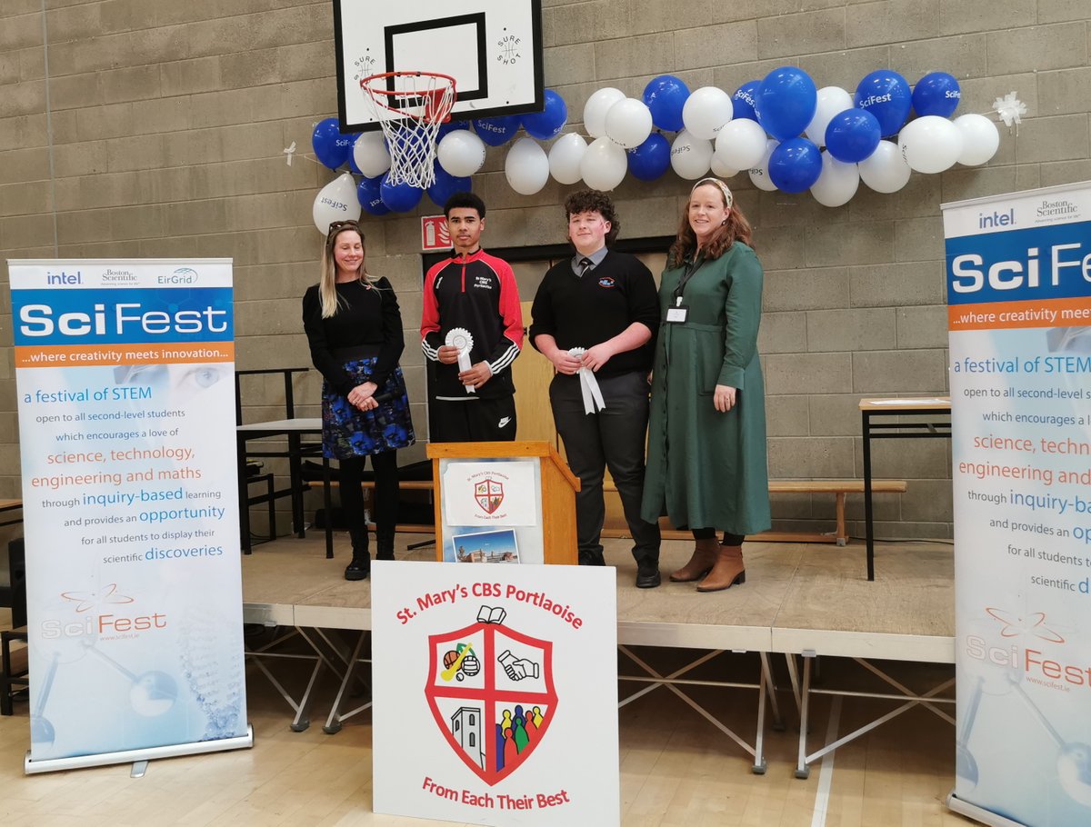 This time the 🏆 @EirGrid Cleaner Climate Award goes to Odinaka & Paul for their project 'Which light bulb is the most energy efficient?' #scifestatschool @St_Marys_cbs. Congratulations 👏👏 @oide_Ireland @IrishSciTeach @laoisoffalyetb @LaoisNews