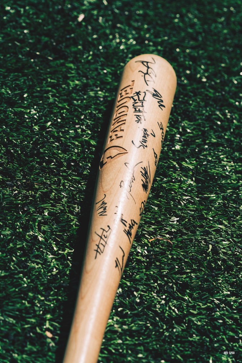 A 1/1 OpTic bat, signed by ALL of OpTic ALLENS & WALLACES after the #GreenWall Grand Slam, could be yours ⚾ Like, RT, make sure you're following & tell us who your MVP was for a chance to win. Ends 4/5 @ 11:59p CT 🔥