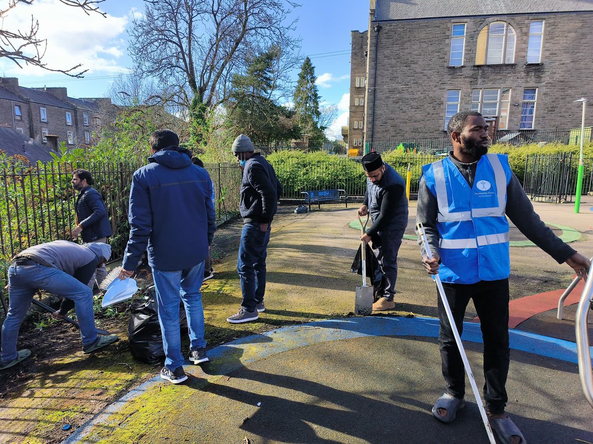 Alhumdulillah MKA Scotland with 33 Khuddam, 4 Ansaar and 5 children joined for spring clean up (Waqare Amal) sessions at three different locations (Glasgow, Dundee and Rosyth/Edinburgh).