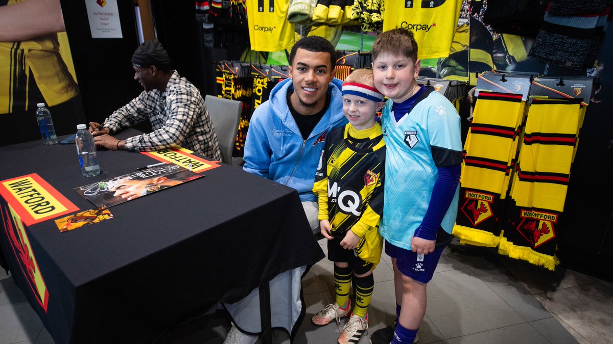 Thanks to everyone who came down to our signing session at The Hornets Shop today! 🤝