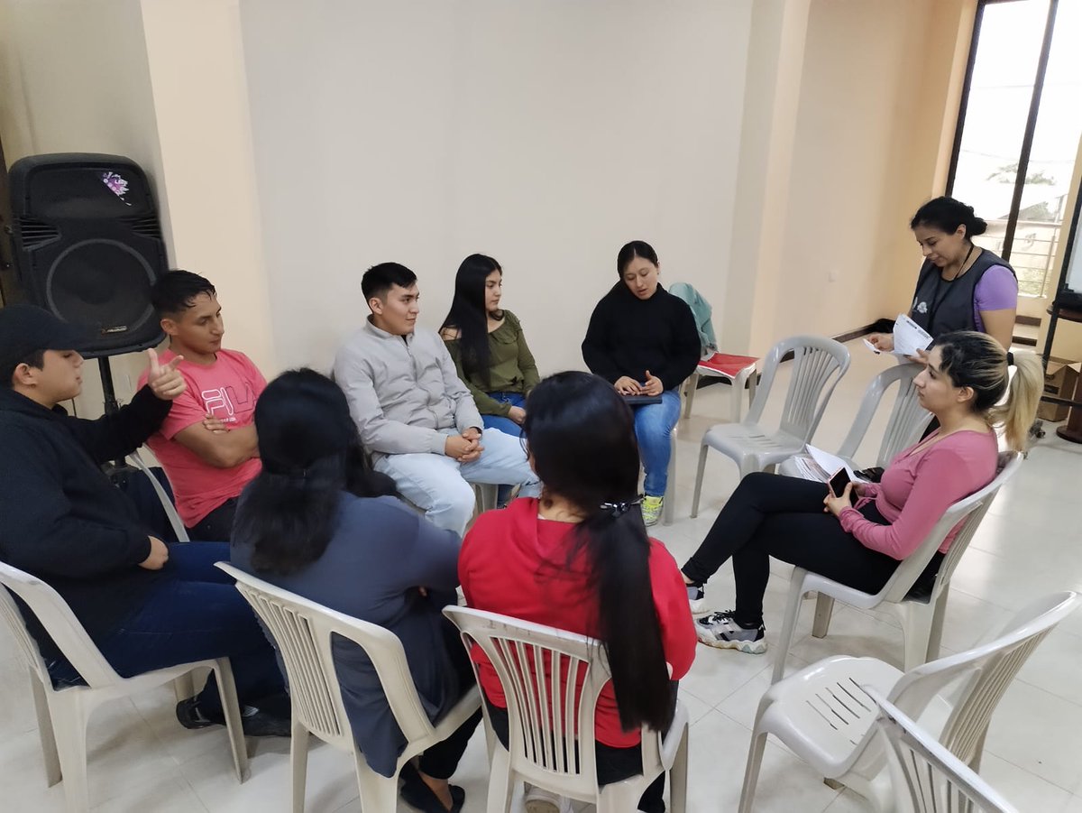 CNELoja's tweet photo. #EcuadorCuentaContigo 🇪🇨 | Capacitamos a los Miembros de las Juntas Receptoras del Voto del cantón #Puyango que actuarán en el #ReferéndumYConsulta2024 🗳️.
▶️ Conoce si fuiste designado como #MJRV en https://t.co/7Qr7AKH8nB 🤳.
Recuerda la #CapacitaciónMJRV 🙋‍♀️ es obligatoria. https://t.co/5O8MrCUu5s