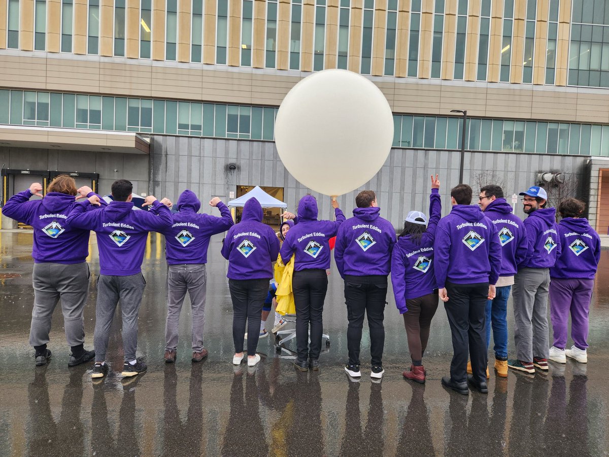 UAlbanyNews's tweet photo. Last practice launch on campus for our team of @UAlbany students who are part of @NASA’s Nationwide Eclipse Ballooning Project.

They will be in Fort Drum launching weather balloons for 30 consecutive hours around the total solar eclipse.

More details: https://t.co/YYwmCcyTax https://t.co/x0Z1wkQI6g