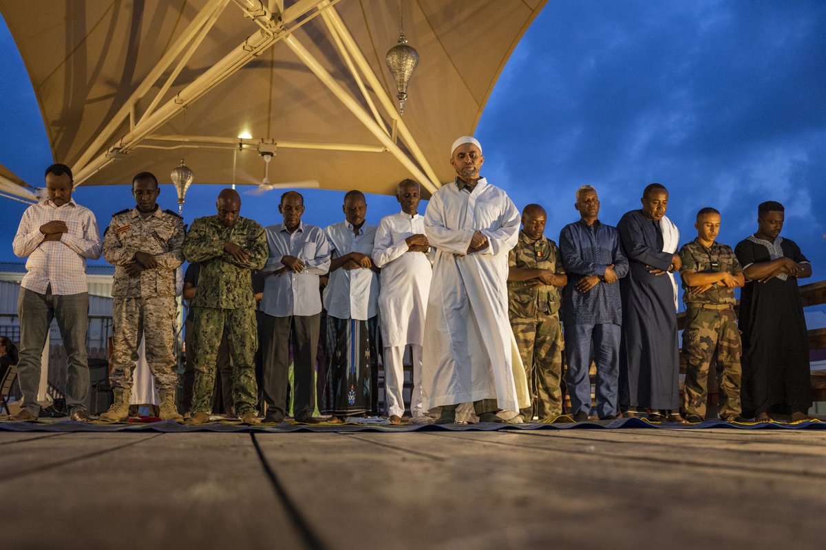 United States, French and Djiboutian service members and police officers pray together before sharing Iftar at Camp Lemonnier, April 1. Read more here: dvidshub.net/news/467655/ca…