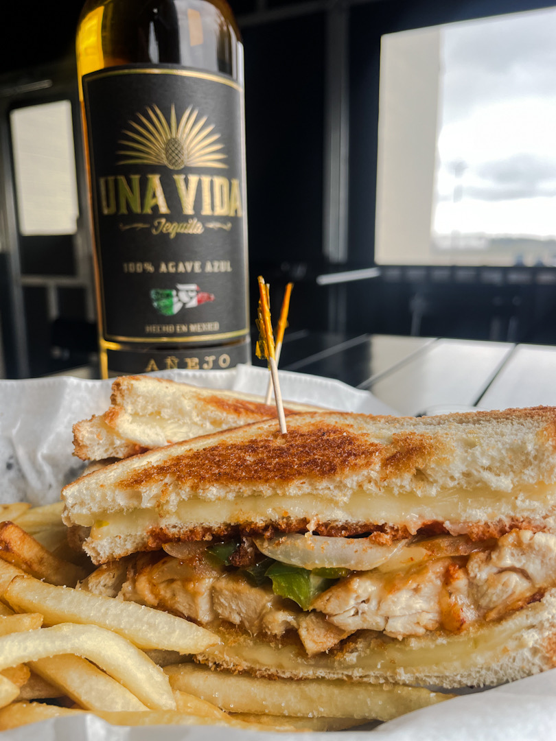 We have a 🔥🔥Lunch Special today. We mixed up plenty of goodness and came up with this @unavidatequila Lime Chicken Fajita Woody Burger! It is as delicious as it sounds. Stop in and see our team and let's do lunch! #Cheers #UnaVida #LunchSpecial