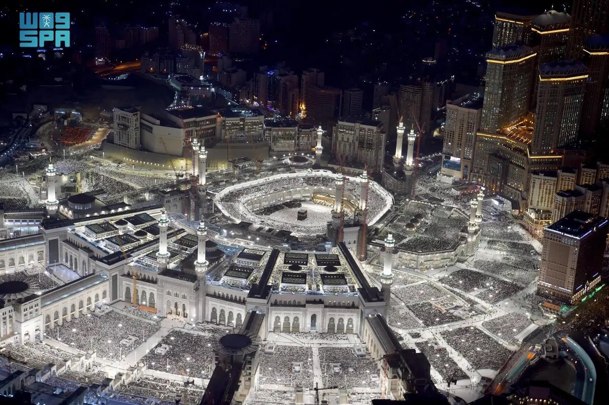 مشاهد تخطف الأنظار من المسجد الحرام..

عناية فائقة، وانسيابية عالية، واهتمام بالغ.

#حنا_خدام_الحرم

-