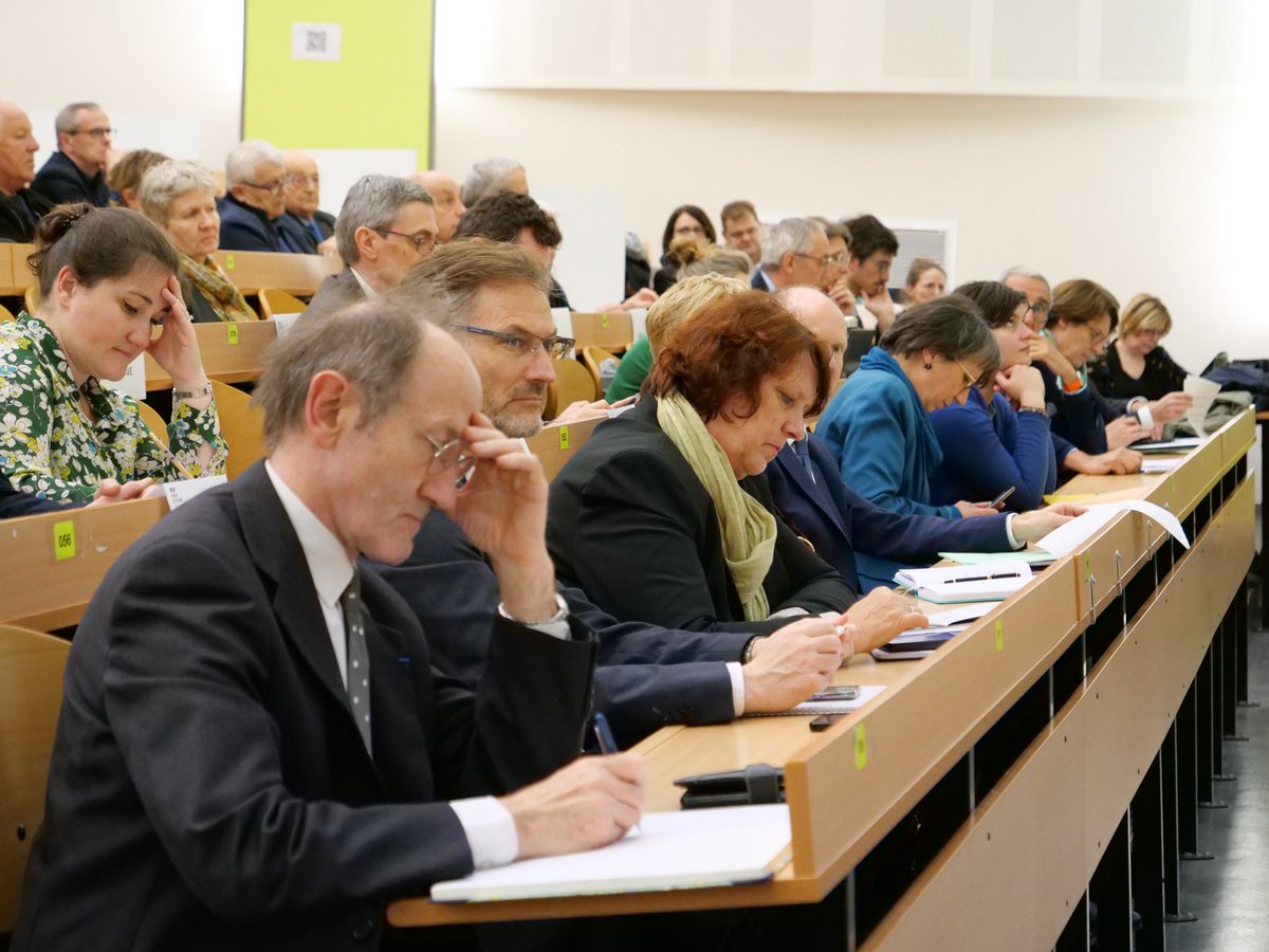 PLANIFICATION ÉCOLOGIQUE 
Près de 200 personnes sont rassemblées en ce moment même à Besançon pour participer à la réunion de restitution du diagnostic de territorialisation de la planification écologique dans le département du Doubs. 
#FranceNationVerte #PlanificationEcologique