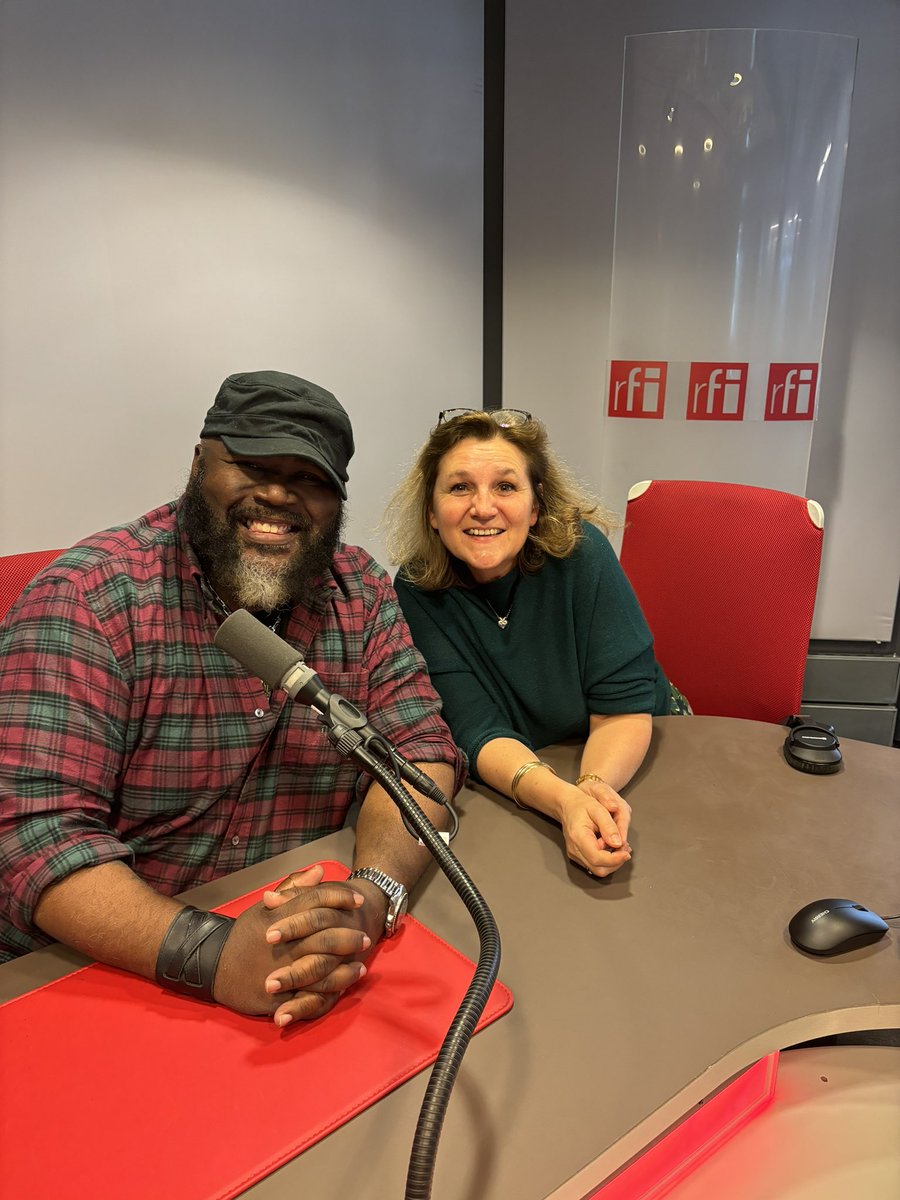 Premier arrivé en France pour @QuaisPolar : S.A. Cosby ! Sans perdre de temps : enregistrement de l’émission @RFI_Litterature #Littératuresansfrontières avec Catherine Fruchon (je ne manquerai pas de partager ce bel entretien évidemment). See you tomorrow @blacklionking73 !