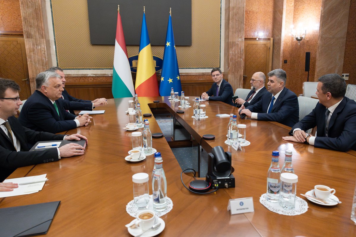 PM @CiolacuMarcel: Fruitful discussion in #Bucharest with @PM_ViktorOrban about the priorities of the upcoming 🇭🇺 presidency of the Council of the EU 🇪🇺. Our Governments share a common interest in developing East-West transport infrastructure.