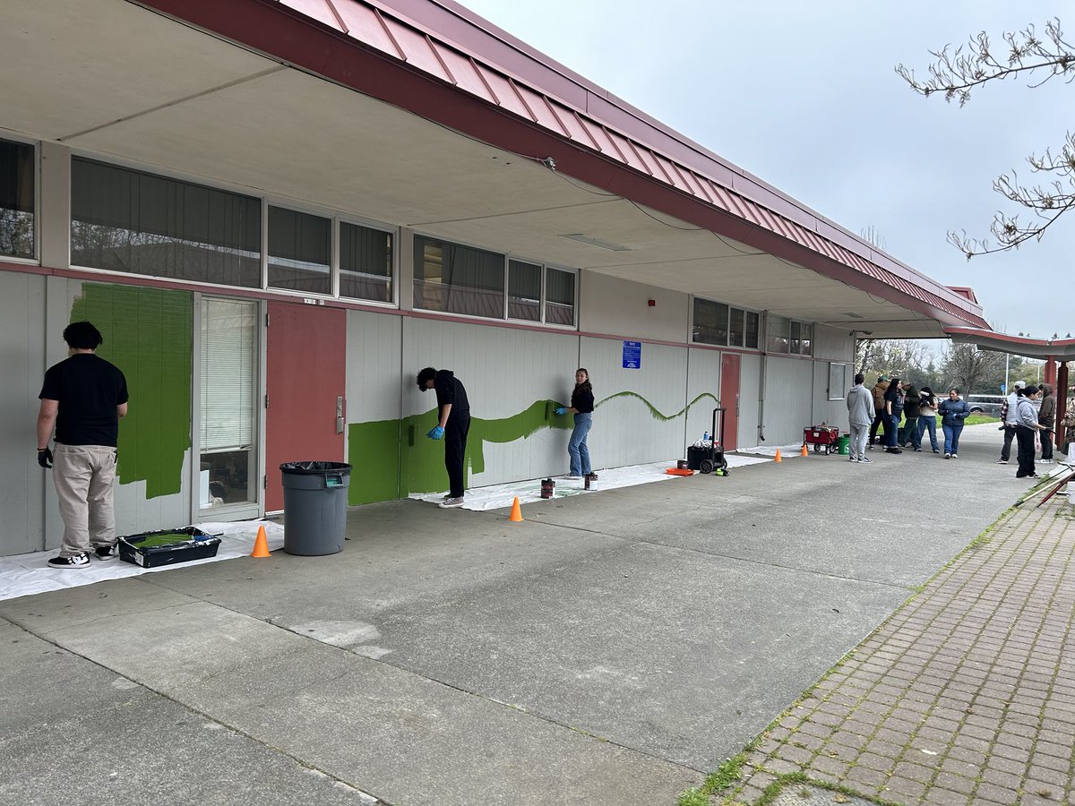 It’s beginning 🥳🥳🥳🥳🥳 ⁦<a href="/PinerHighSchool/">Piner High School</a>⁩