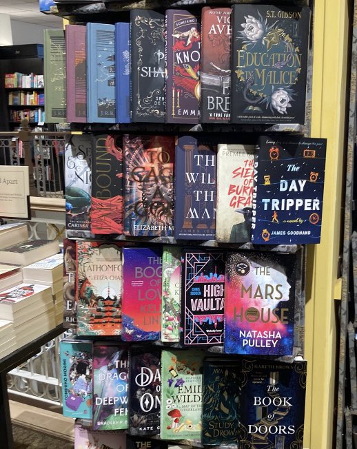 It’s so strange (but exciting!) to see “High Vaultage” out in the wild! Lovely readers have been sending us pics of their sightings! Here it is in @Waterstones in Derby in what I’m calling an Illingworth Flush. @harryillers
