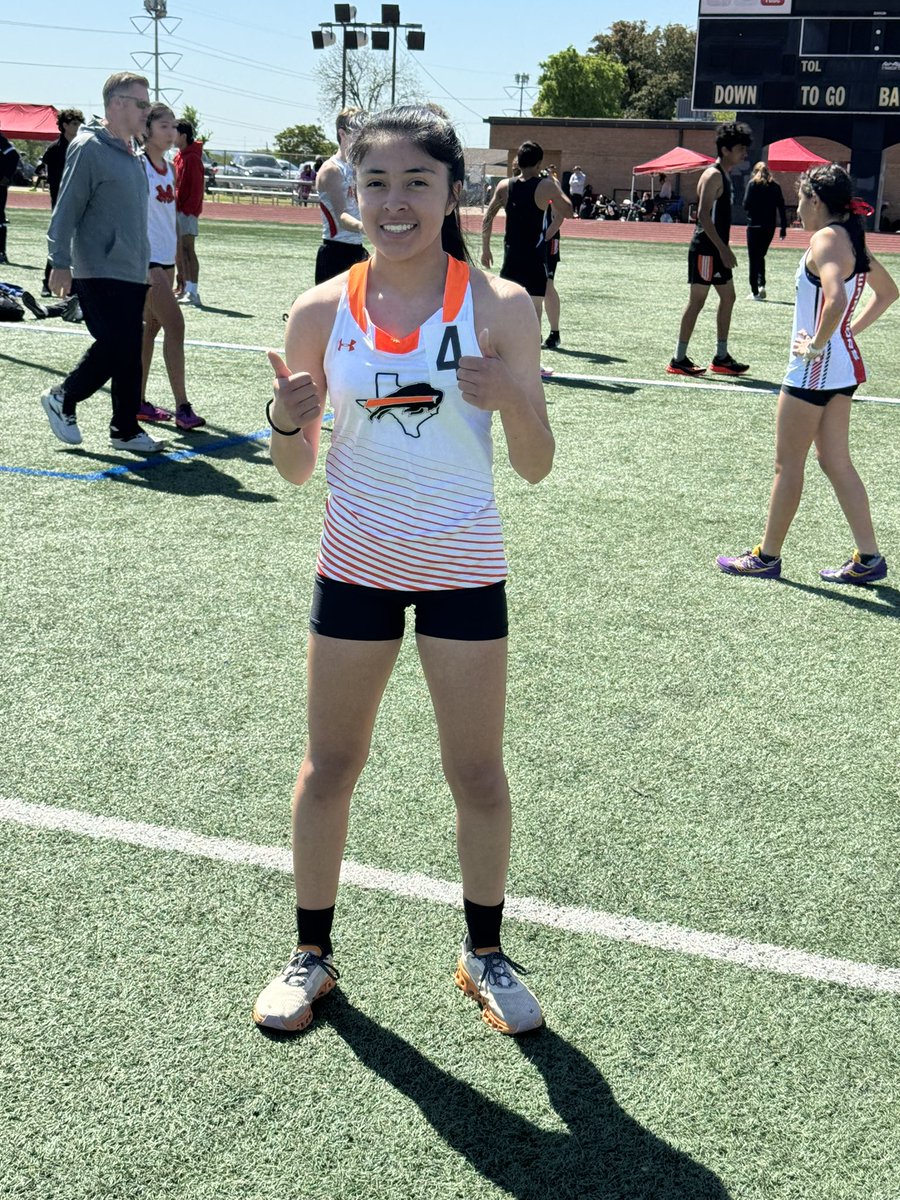 Mercedes Celis punches her ticket to the Area Meet in the 3200! She competed well and achieved her goal of a PR. @TrackHaltom @Coach_JWTucker @HaltomAVIDBuffs @BuffNationHQ