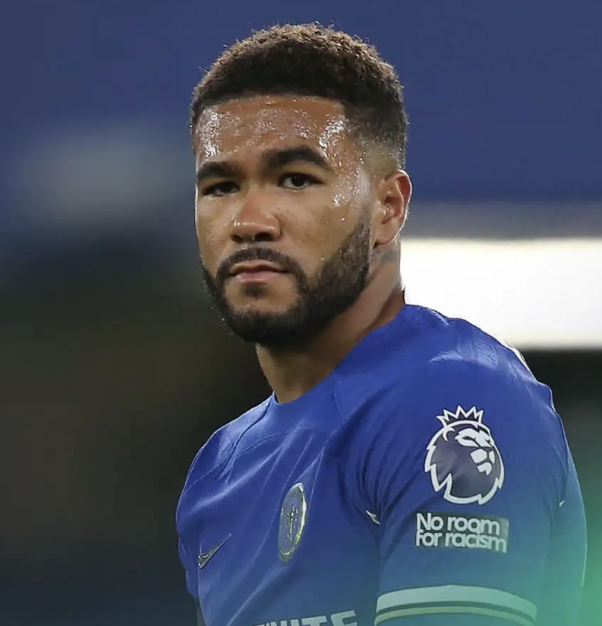 DeadlineDayLive's tweet photo. 🚨 Reece James has no intention of leaving Chelsea despite rumours linking him with a move away from the club because of FFP considerations. 

(Source: HITC) https://t.co/XFoX2Sp18K