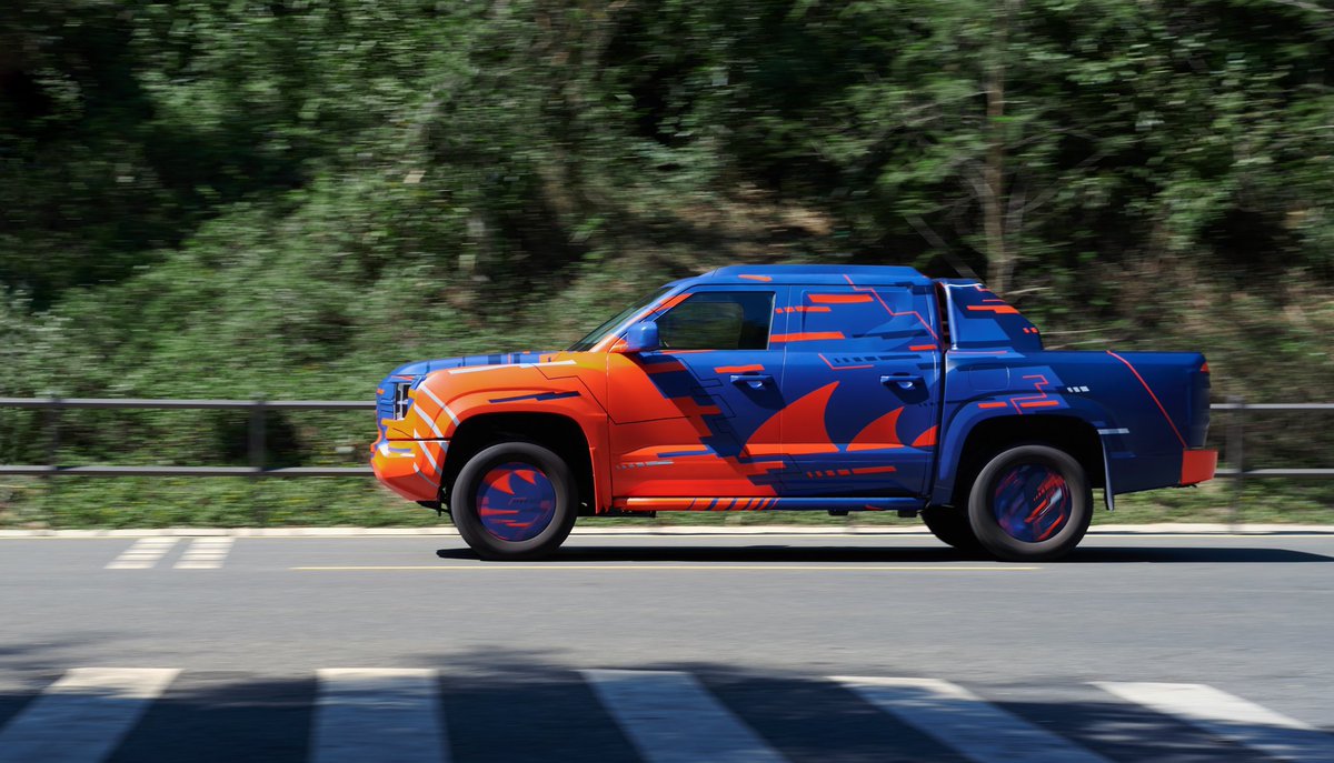 luisdemen's tweet photo. Primeras imágenes de la primera Pick-Up de BYD. Este pick-up doble cabina parece ser de tamaño medio (segmento de una tonelada), llegara para revolucionar el segmento gracias a un presunto esquema de motor híbrido, al parecer PHEV y después una versión EV (aún por confirmar) https://t.co/U8GRysQL6A
