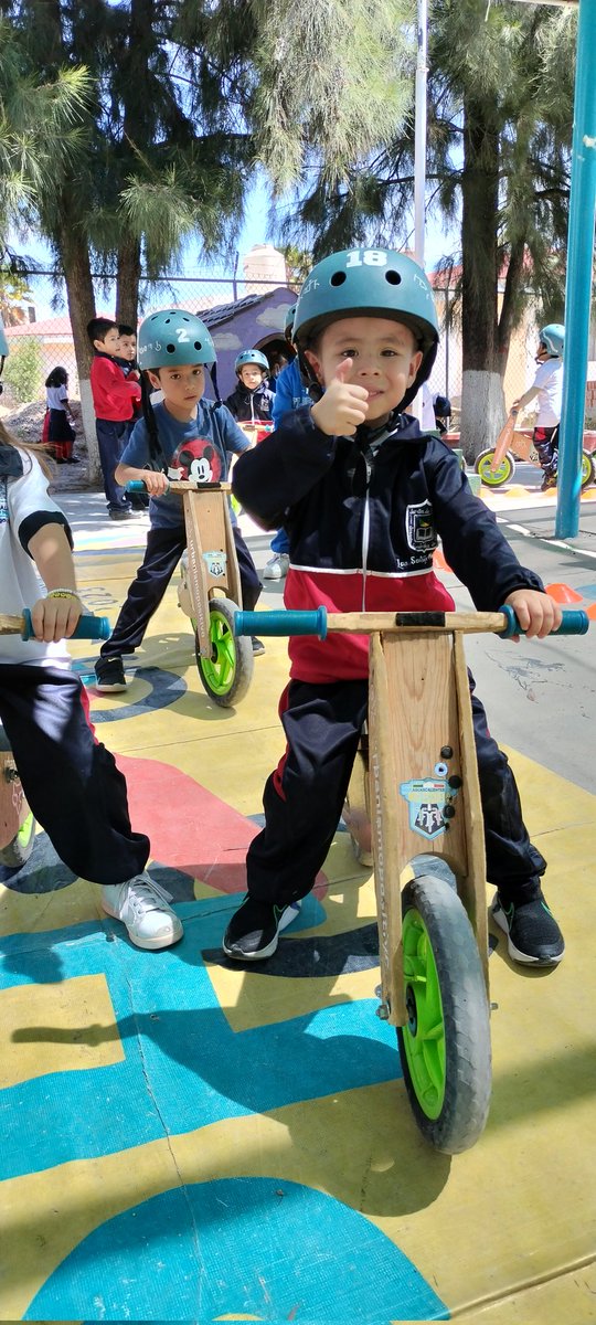 En abril impulsamos fuertemente el derecho a la movilidad segura de niños y niñas.

Niños y niñas en balance, participando más de 178 estudiantes  promoviendo a la vez el derecho a la movilidad segura de niños y niñas.

#cuidemosaniñasyniños 
@CoalicionMS 
@BYCS_org