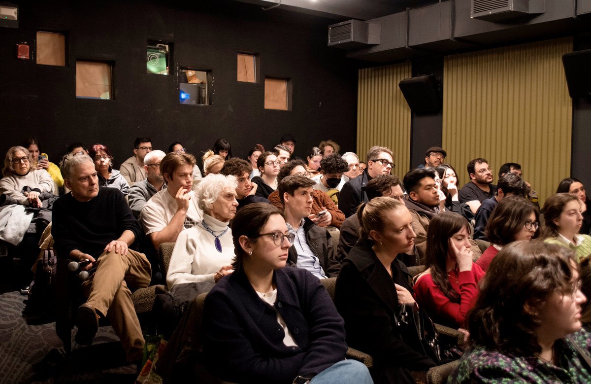 Hace un par de semanas comenté la película Canoa (1976) en un evento del @LAFCInc El foro estuvo lleno y la conversación nutrida En este momento en el que se abre una conversación sobre el linchamiento en 🇲🇽, recomiendo revisitarla youtu.be/u6-UaMf3cw4?fe… Sobre el caso un 🧵👇