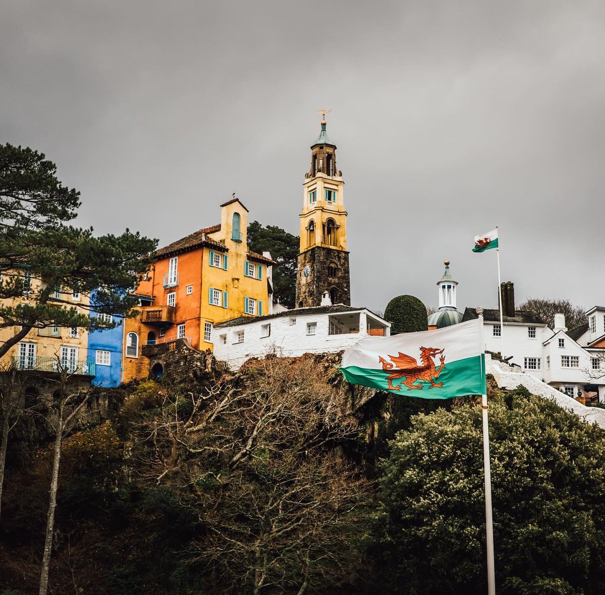 🌊 If you’re heading out to enjoy the 180 miles of @WalesCoastPath #Gwynedd has to offer, why not take a pitstop at one of these local cafés on your way?

📍 @tycochinn
📍 Norbar, Barmouth
📍 @DylansNWales
📍 @Portmeirion

#NationalWalkingDay #Cymru #PrynuLleol #BuyLocal #SPFUK