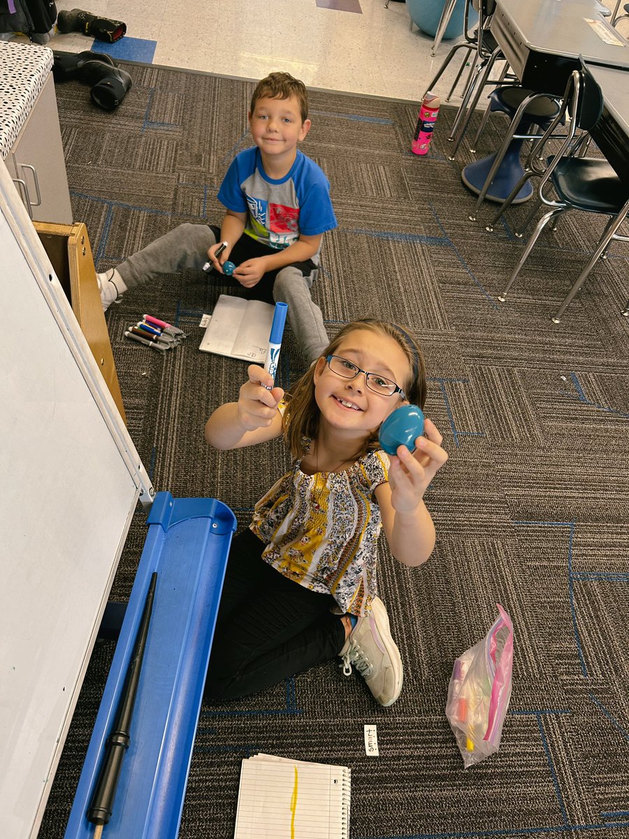 For our word work station we went on an -ar &amp; -or word hunt!🥚 Find an egg, open it, read the word, decide if it has -ar or -or, rainbow write it!🌈✍🏼✨#LoveFirstGrade #LearningIsFun #WriteTheRoom