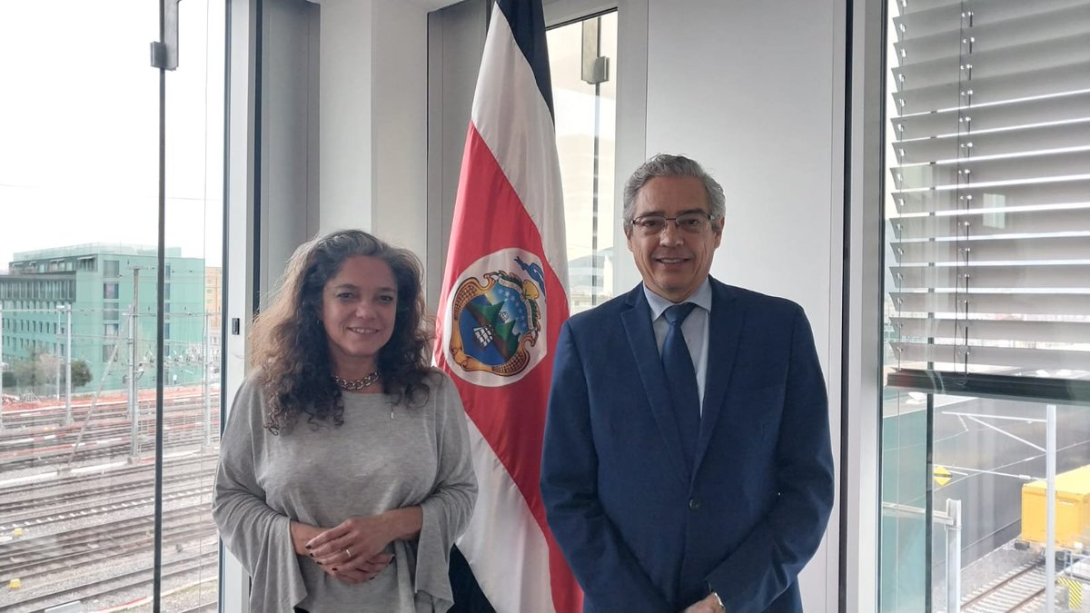 La semana pasada @piadevoto de @redsehlac se reunió con el Embajador Christian Guillermet @costarica_ungva para reforzar los lazos con Costa Rica 🇨🇷 que es es líder en desarme 💪☮️