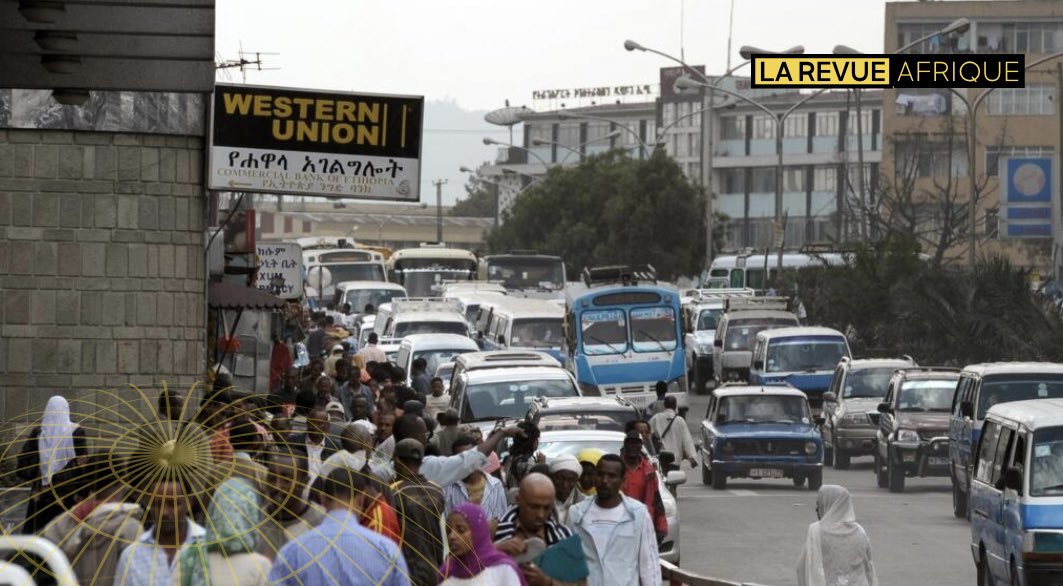 🇪🇹 FLASH | Grave pénurie de #carburant en #Éthiopie.

De fortes pluies ont inondé la seule route utilisée par plus de 300 camions de ravitaillement, chargés d’#essence et de #gazole.

Certains revendeurs à #AddisAdeba revendent leur carburant 7 euros/litre.