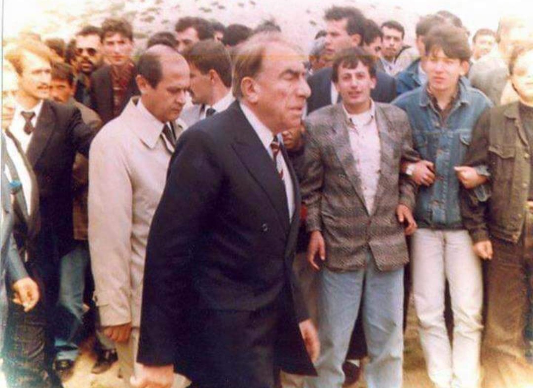 Bir millet iman ve ahlâk ile yaşar. Bir milletin güçlü olması, insanların güçlü, kuvvetli olması her şeyden evvel imanlı olmasına ve ahlaklı olmasına bağlıdır. 
#AlparslanTürkeş    

Vefatının  sene-i devriyesinde rahmetle anıyoruz.