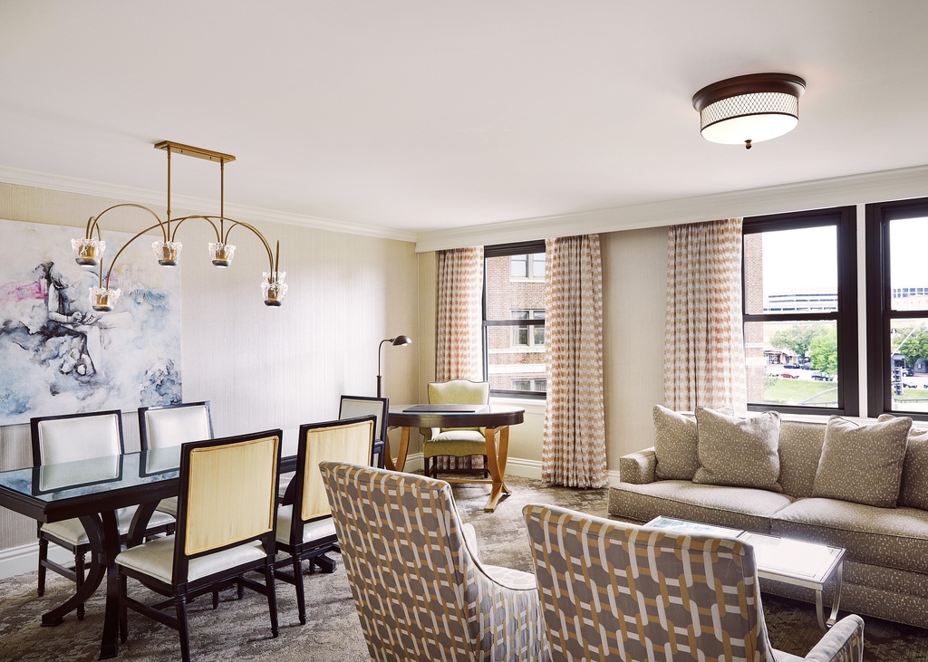 RaphaelHotelKC's tweet image. Meet in style at The Raphael Hotel!💼📝 We offer several meeting spaces to best fit your needs - from a conference room that seats 12 to business suites that go from working to unwinding. View more information at raphaelkc.com/meetings. #raphaelhotel #plazakc