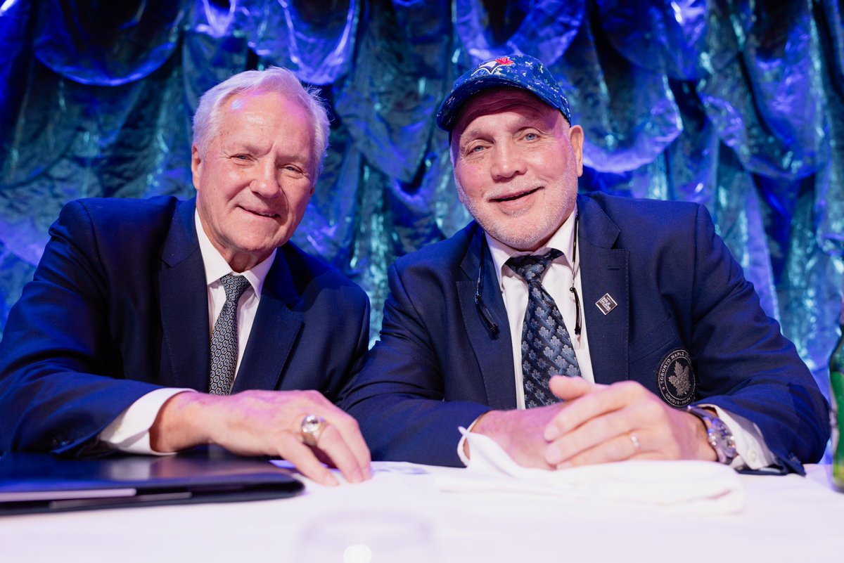 Some highlights from the Conn Smythe Sports Celebrities Dinner & Auction. A huge congratulations to Darryl Sittler for receiving the Lifetime Achievement Award from @EasterSeals #LeafsForever #Leafs #Canada #Toronto #Blue #White #HockeyTwitter #hockey #NHLTwitter #NHLTonight