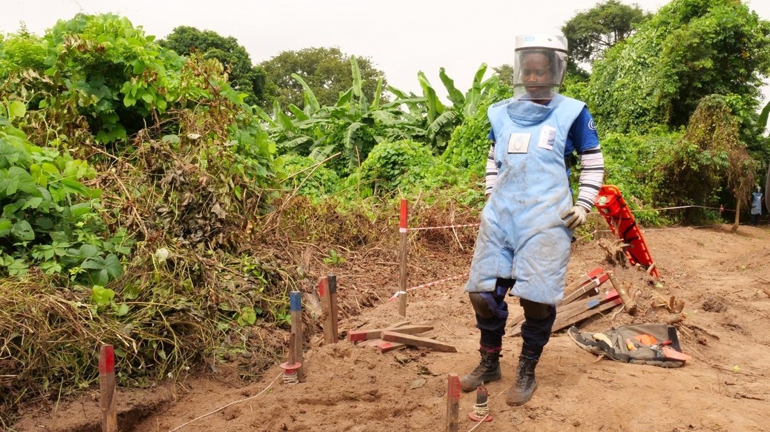 🇸🇳 Maïbata Sané vit en Casamance, au #Sénégal, où elle est démineuse pour HI. Portrait d’une femme forte et déterminée, qui s’engage pour un avenir meilleur. 🦸 ⤵️