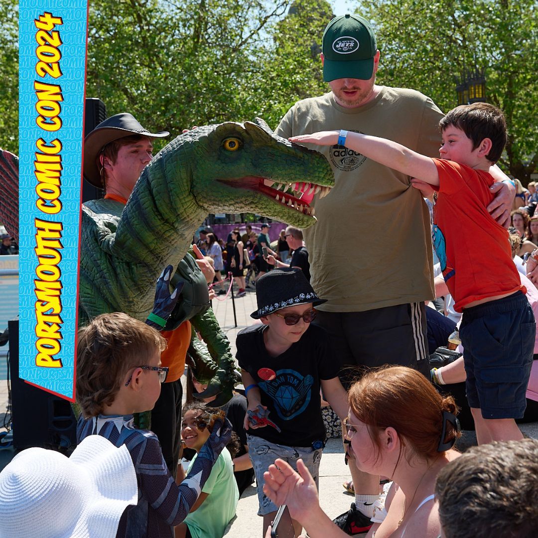 ✨ WHAT'S ON AT THIS YEARS CON - HOW TO TRAIN YOUR DINOSAUR SHOW ✨ The show will leave you fascinated as Zoom the T-rex performs thrilling feats, shedding light on the intriguing world of these ancient creatures. It's a perfect blend of fun, excitement, and education for all!