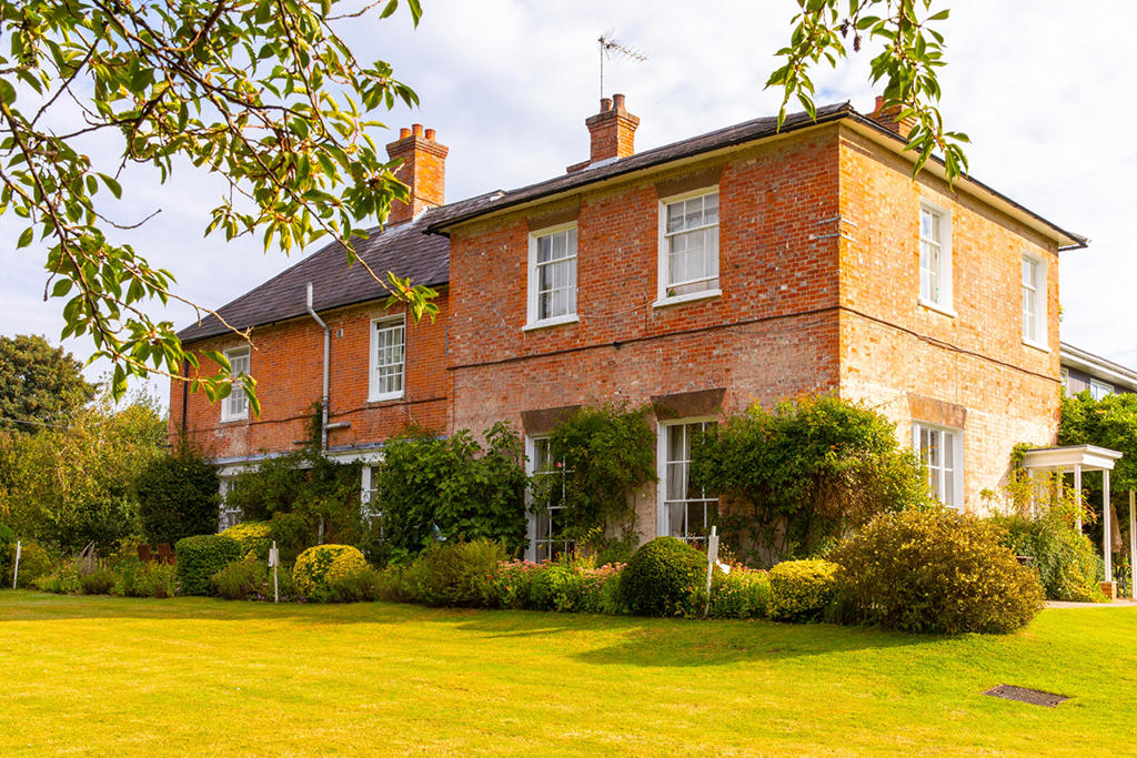 'I can rest easy now, knowing she is safe, well fed and looked after. Thank you all at The Lawn.' - Daughter-in-law of Resident The Lawn #carehome is a home from home for residents, families and friends alike. Find out more here: ow.ly/oB1450Qr0PU #Hampshire #Alton