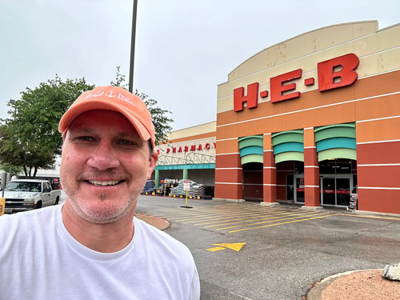 Chef Will Coleman created the viral 6-to-1 shopping method on TikTok. It suggests buying six veggies, five fruits, four proteins, three starches, two sauces, and one fun food. The method is designed to simplify grocery shopping, sav advisorstream.com/read/i-tried-t…