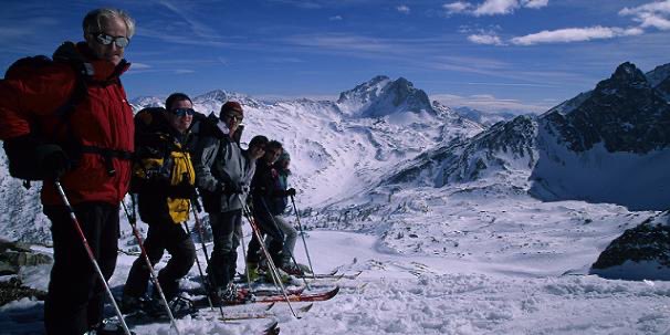 Intro Ski Touring 🏔️🎒🎿❄️⛷️😎 Last call for final 2 spaces on our Chamonix based introductory ski touring week, 12-17 April, which includes a three day mini ski tour with 2 nights in mountain huts. Join us… 〽️ icicle-mountaineering.ltd.uk/introskitour.h… 📍Chamonix #chamonix #skitouring #alps