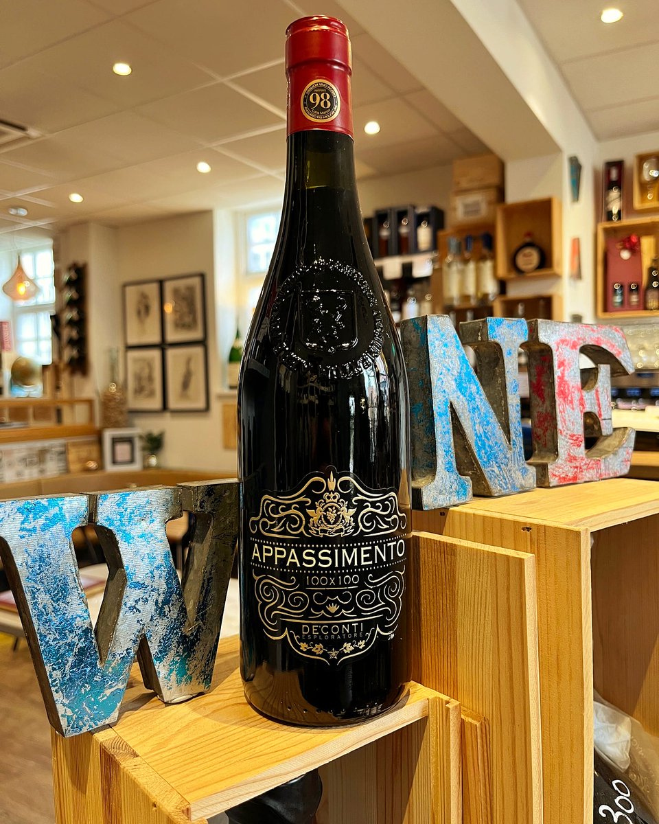 MrMrsFineWine's tweet image. YOUR MID-WEEK PICK is a crowd pleasing, full-bodied, silky superstar from Puglia! This Appassimento is bold, juicy, full of red fruit and it&apos;s also a great option alongside a warming stew...a very good job on this &apos;Spring&apos; day! ☔ 😄 🍷🍷
#NewWine #MidWeekPick @HaywardBros