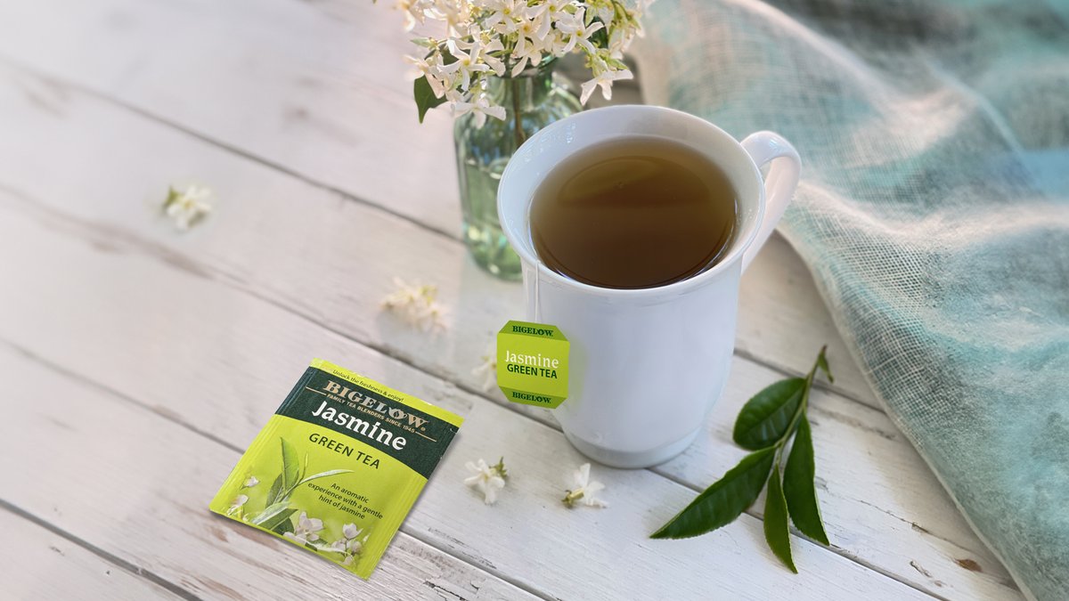 Bigelow Green Tea with Jasmine makes us think of sunny spring days 🤩